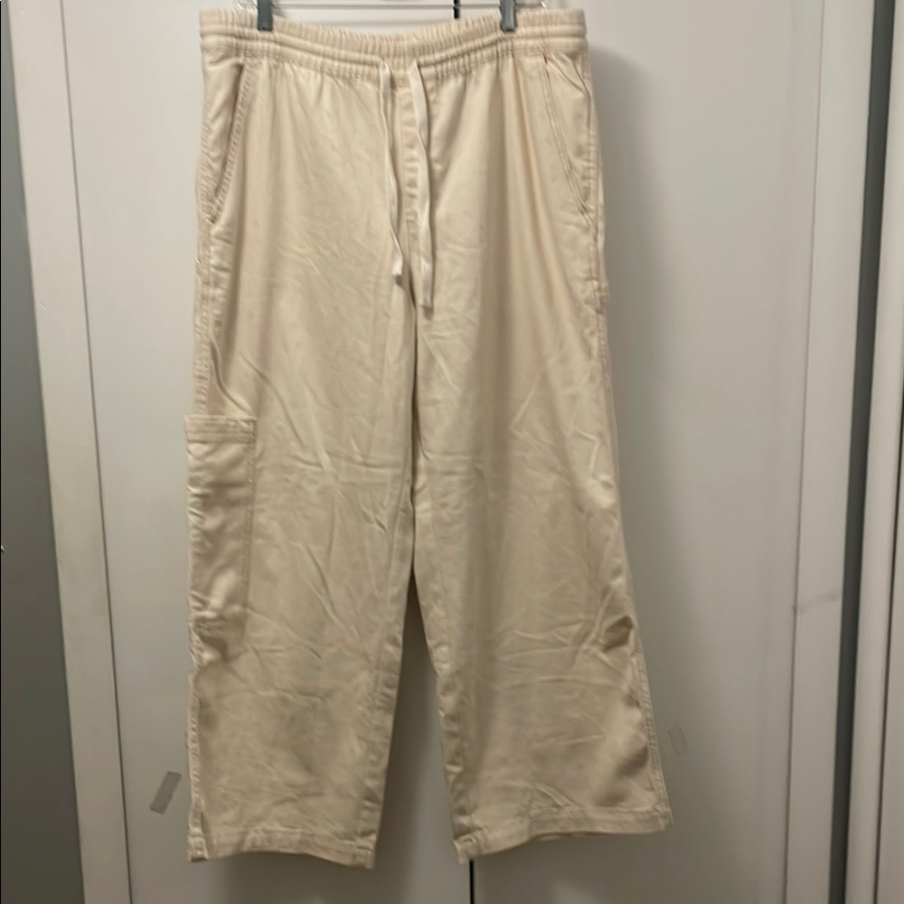 Aerie Cream Wide Leg Cargo Pants with Relaxed Fit